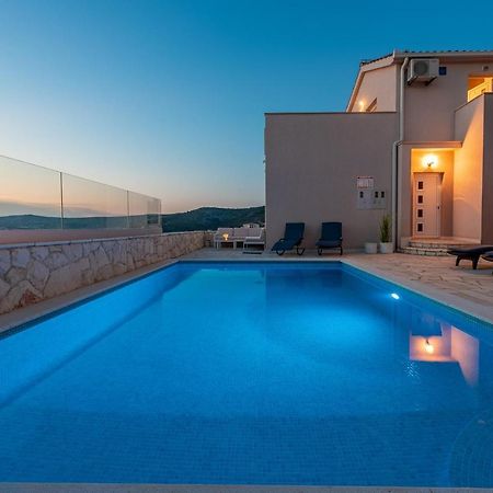 Villa Mona Apartments ราชานิ ภายนอก รูปภาพ