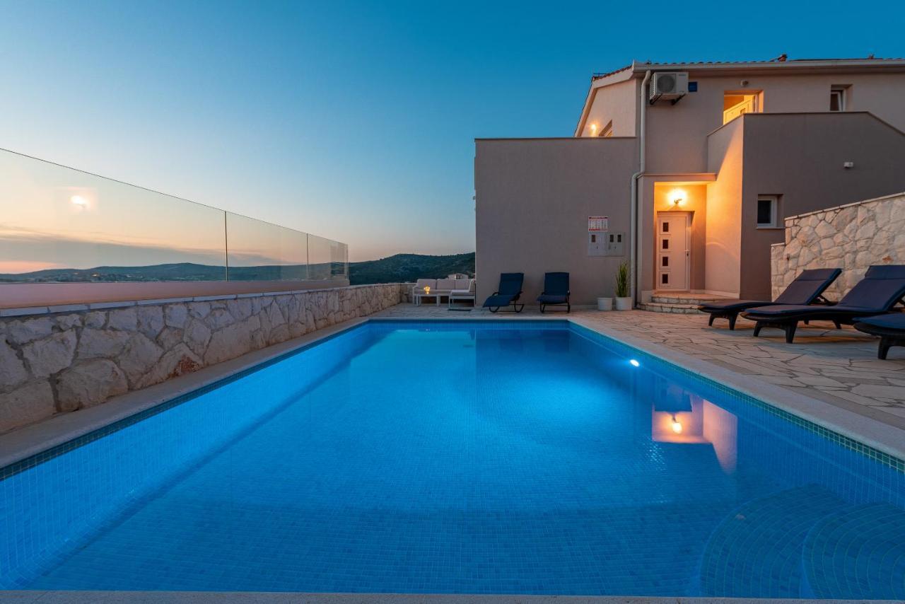 Villa Mona Apartments ราชานิ ภายนอก รูปภาพ