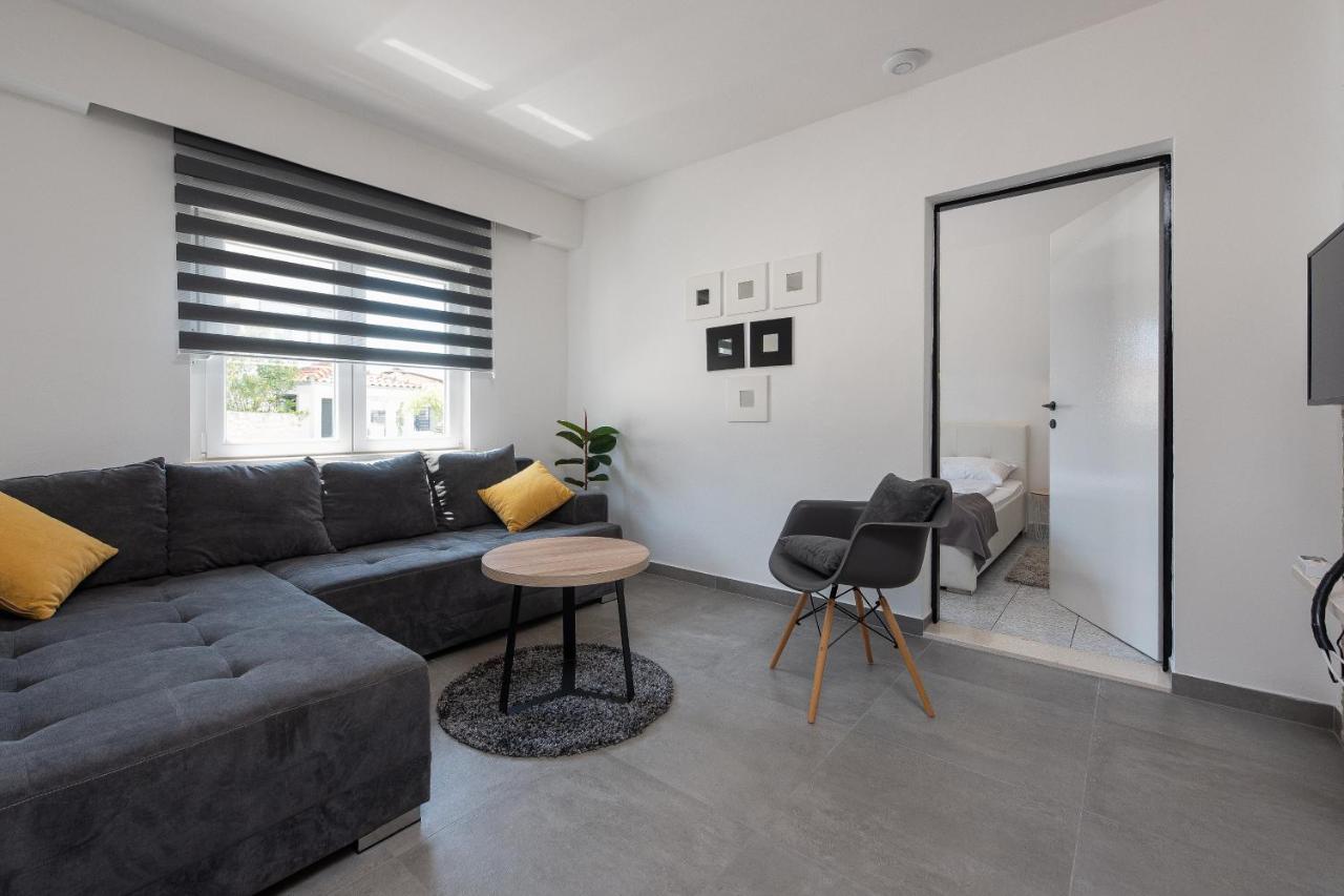 Villa Mona Apartments ราชานิ ภายนอก รูปภาพ
