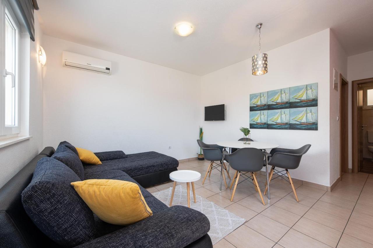 Villa Mona Apartments ราชานิ ภายนอก รูปภาพ