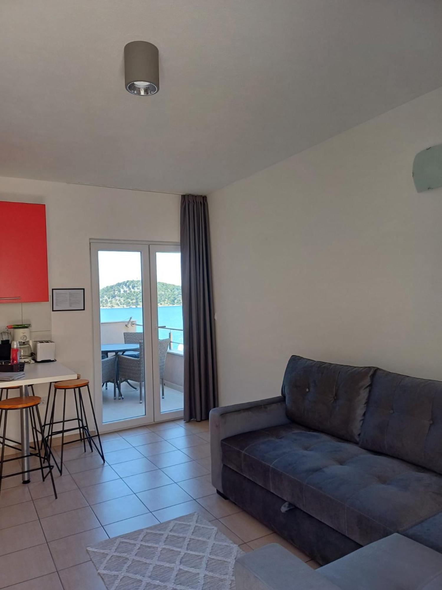 Villa Mona Apartments ราชานิ ภายนอก รูปภาพ