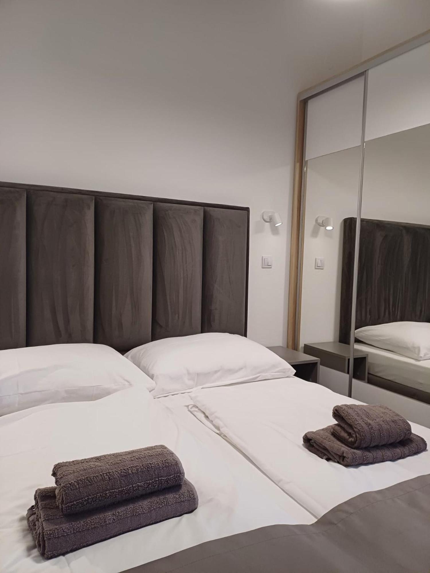 Villa Mona Apartments ราชานิ ภายนอก รูปภาพ