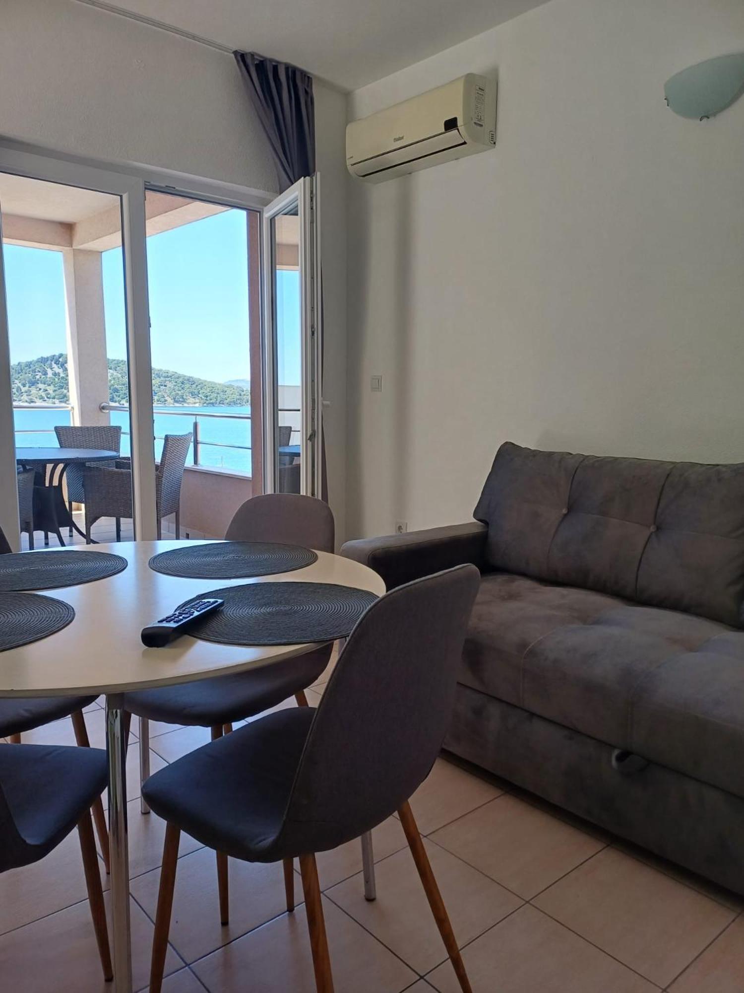 Villa Mona Apartments ราชานิ ภายนอก รูปภาพ
