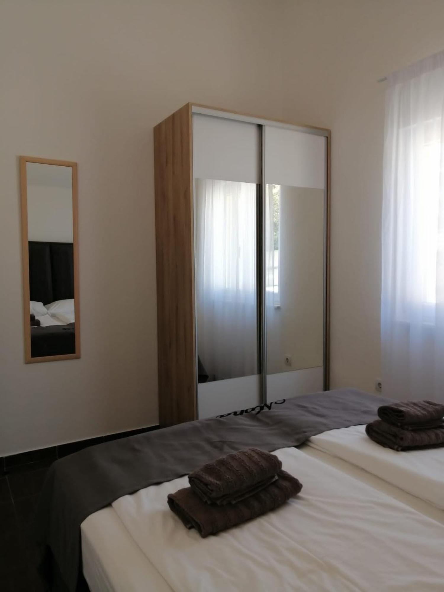 Villa Mona Apartments ราชานิ ภายนอก รูปภาพ